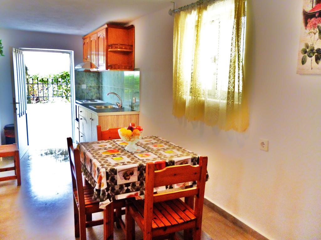 Giannis Apartment Agios Georgios Pagon Exterior foto